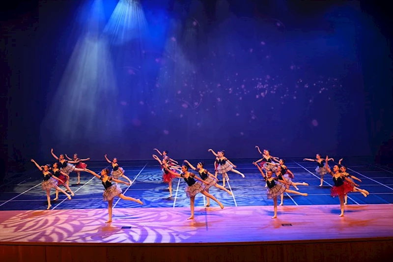 Denizli Büyükşehir sahnesi minik yeteneklerle şenlendi