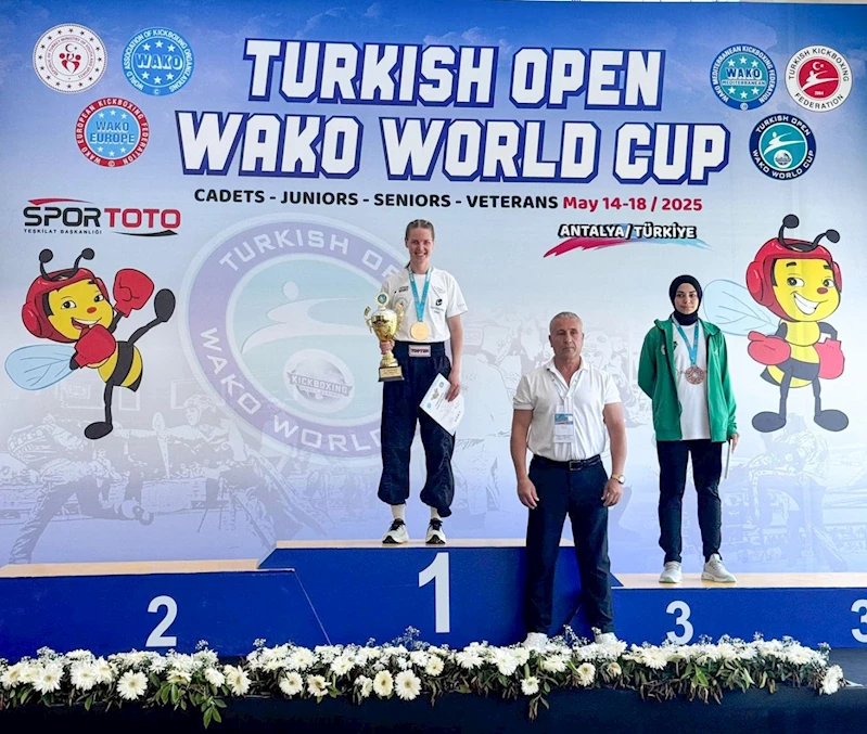 MERAMLI SPORCULARDAN DÜNYA KUPASI