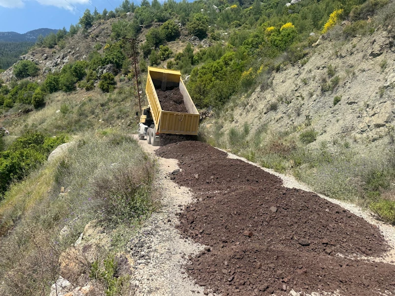 Yayla Kuzdere’de yol bakım çalışmaları