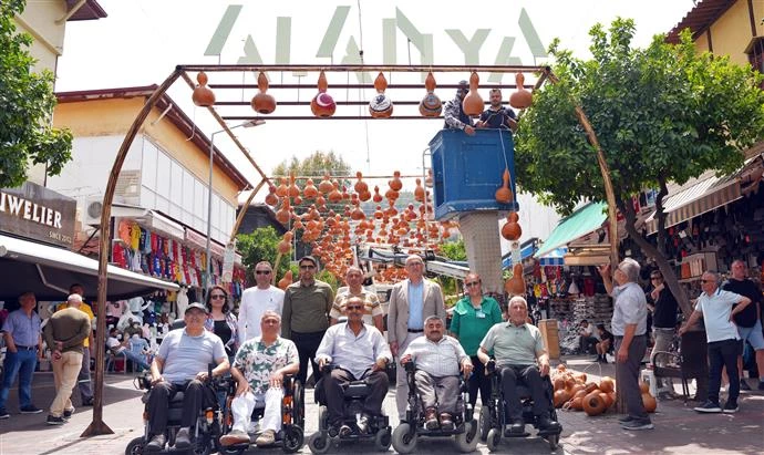 ENGELLİ BİREYLERİN EMEKLERİYLE OLUŞTURULAN KABAK SOKAĞI IŞIL IŞIL PARLAYACAK