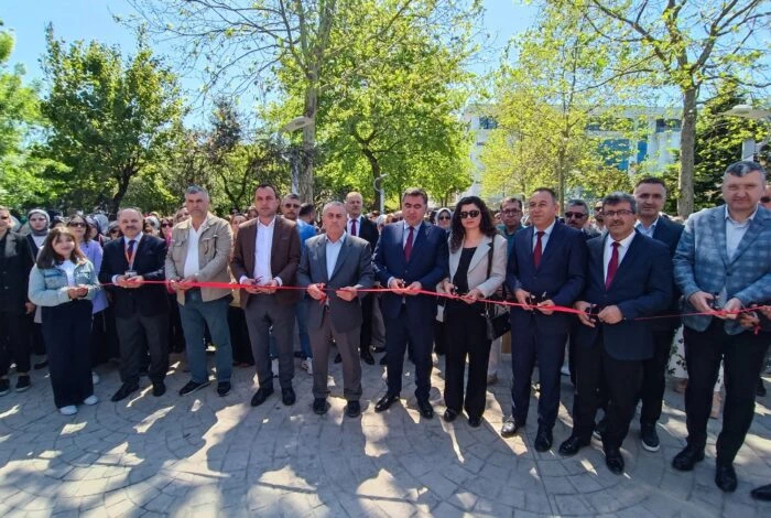 ATATÜRK PARKI SOSYAL TESİSLERİ YILSONU SERGİSİNE EV SAHİPLİĞİ YAPTI