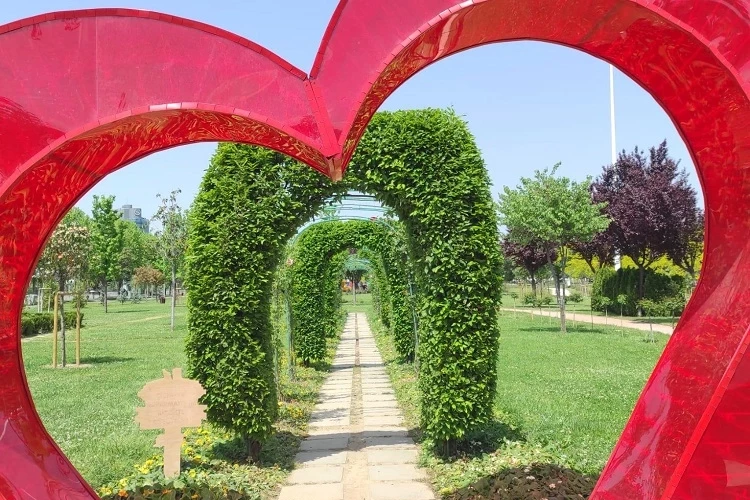 Bursa çiçek bahçesine dönüşüyor