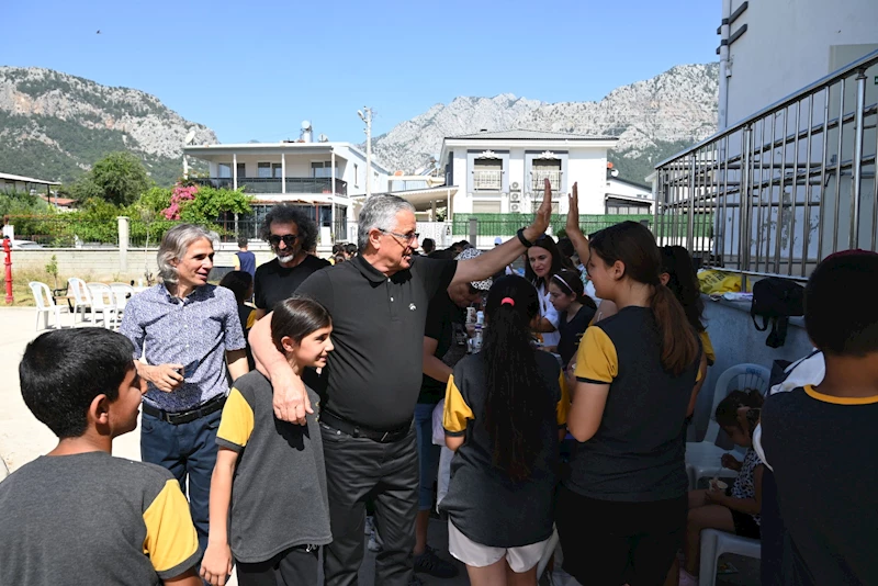 Başkan Topaloğlu kermese katıldı