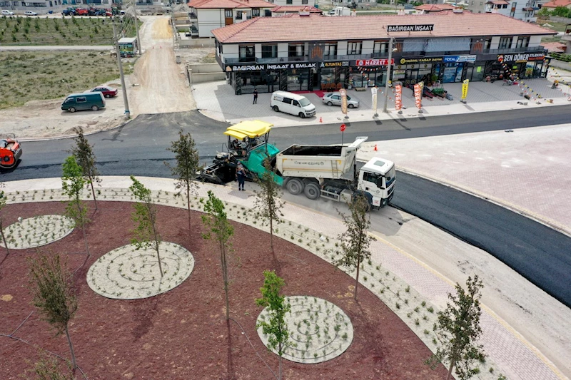 BAŞKAN KAVUŞ: “ASFALTA DOĞRU ZAMANDA DOĞRU BİR PLANLAMA VE EŞ GÜDÜMLE YATIRIM YAPIYORUZ”