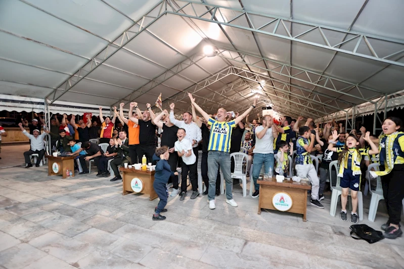 Nevşehirliler Suvermez Kapadokyaspor’un Tarihi Zaferini Dev Ekrandan İzledi