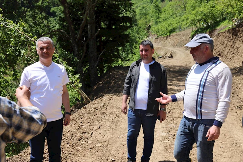 BAŞKANIMIZ TEPEKÖY MAHALLEMİZDEKİ YENİ YOL GÜZERGAHINDA İNCELEMELERDE BULUNDU