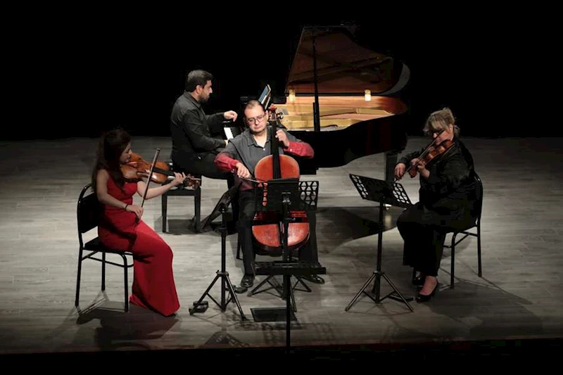 19 MAYIS COŞKUSU ODA MÜZİĞİ İLE TAÇLANDI