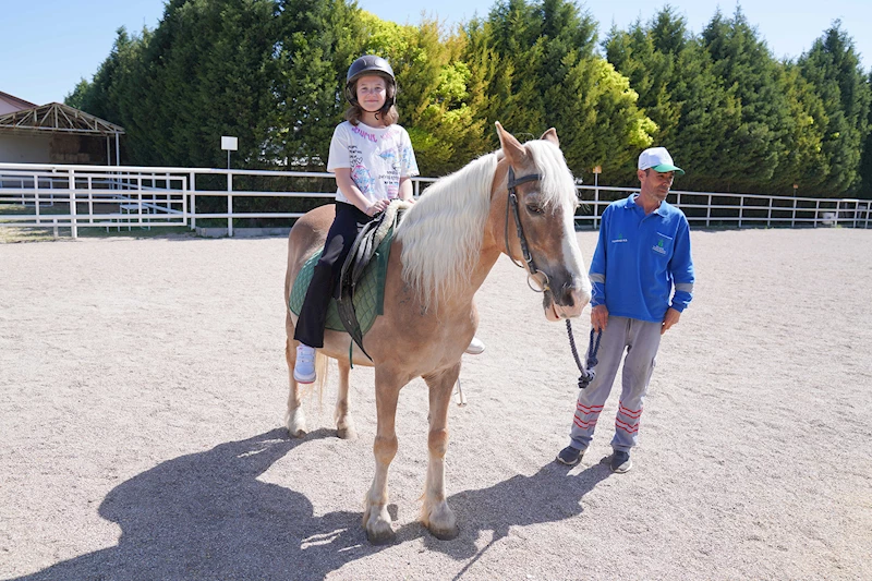 ATA BİNMENİN KEYFİNİ TEPEBAŞI