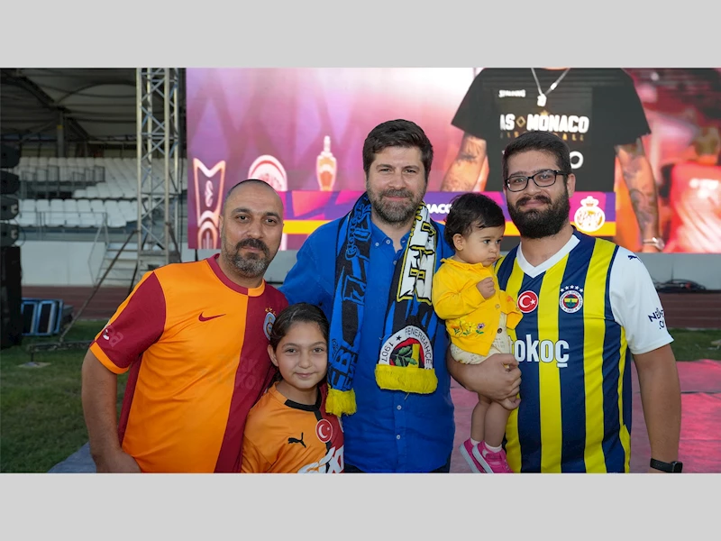 TARSUS’TA EUROLEAGUE COŞKUSU: BAŞKAN ALİ BOLTAÇ VATANDAŞLARLA MAÇI BİRLİKTE İZLEDİ