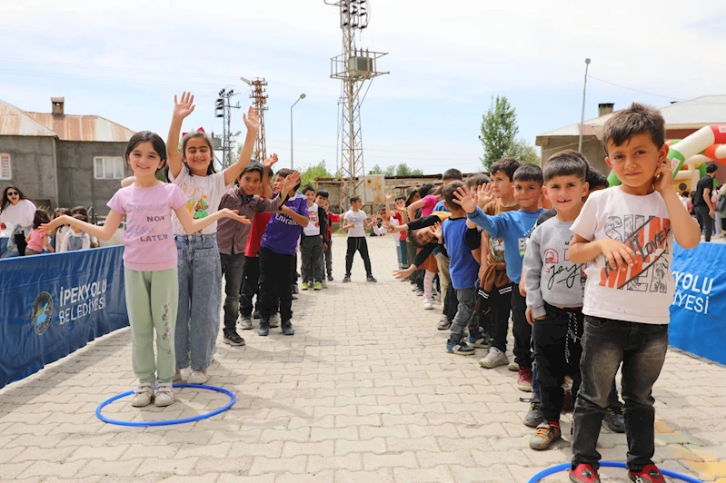 İpekyolu Belediyesi’nden Köy Okuluna Neşeli Etkinlik