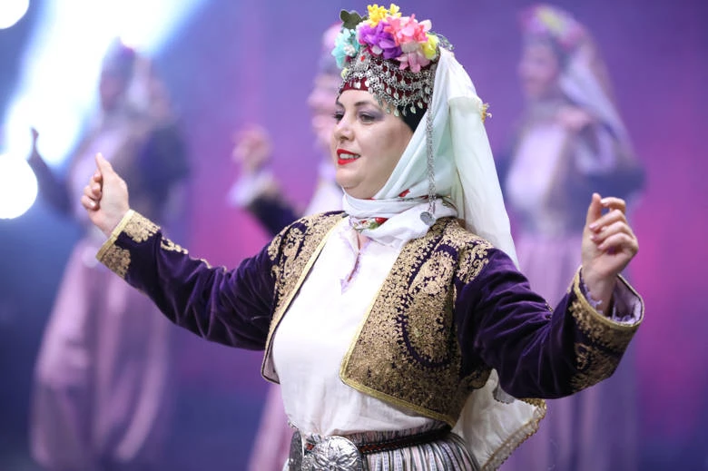 Türk Halk Oyunları Topluluğu’ndan görkemli gösteri