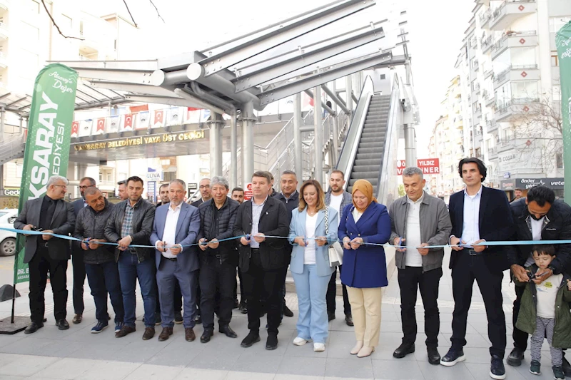 ATATÜRK BULVARI ÜZERİNDEKİ YAYA ÜST GEÇİDİ HİZMETE AÇILDI