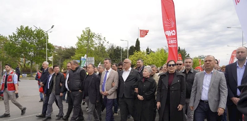 Başkan Sarıkurt 1 Mayıs Kutlamalarına Katıldı