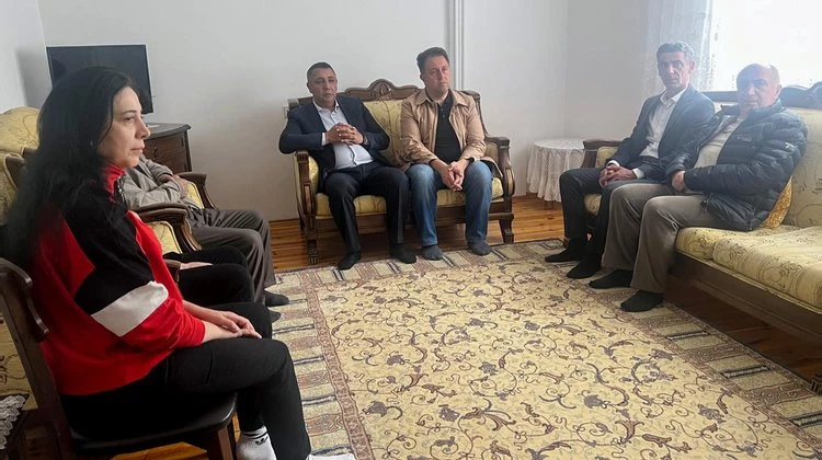 BAŞKANIMIZ, EBEDİYETE İRTİHAL EDEN ERKAN OKUMUŞ’UN AİLESİ VE YAKINLARINA TAZİYE ZİYARETİNDE BULUNDU