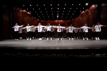 ESMEK KURSİYERLERİNDEN MUHTEŞEM YIL SONU GÖSTERİSİ