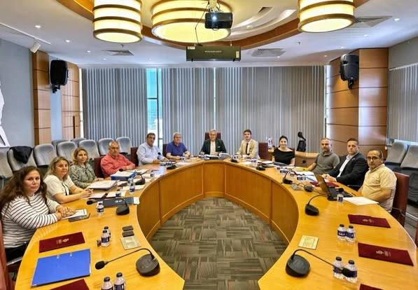 Belediye Encümenimizde, gayrimenkullerimiz ile ilgili son kiralama işlemlerini gerçekleştirdik. Hayırlı, uğurlu olsun.