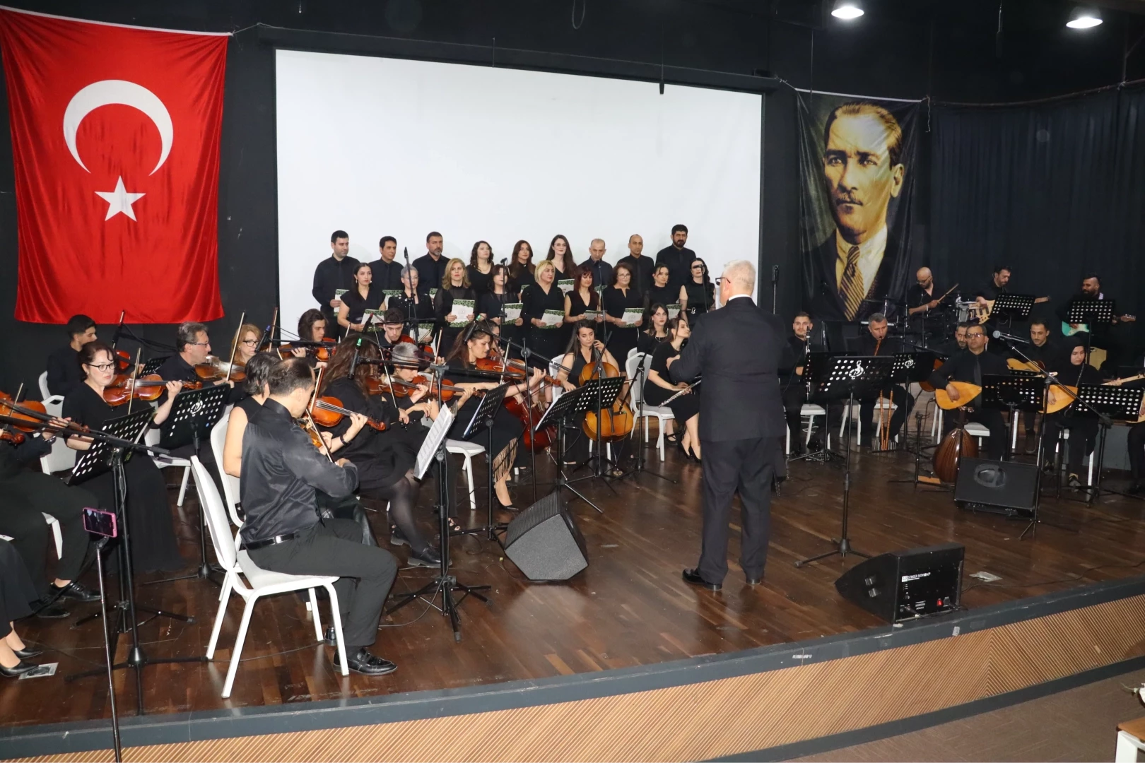 Maarif Orkestrası Konseri büyüledi