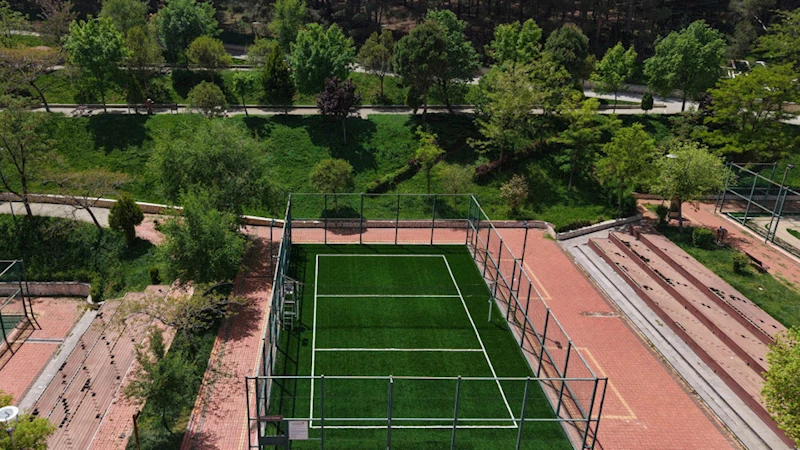 Büyükşehir, Yeşil Alanlardaki Halı Sahaları Yenilenen Yüzüyle Hizmete Sunuyor