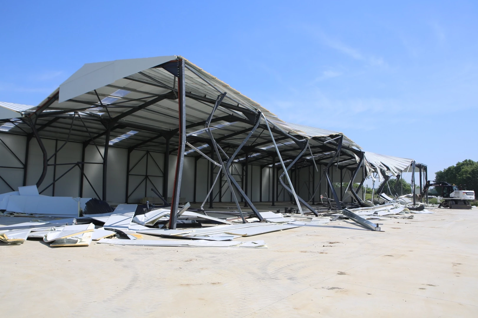 Bursa Nilüfer’de iki kaçak fabrikaya yıkım!