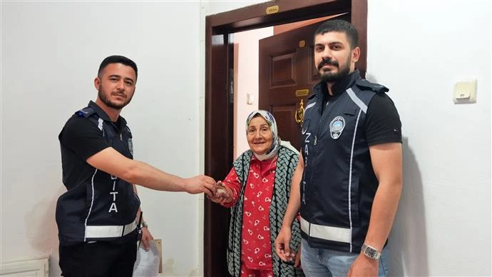 FATMA TEYZE’NİN KAYIP CÜZDANI ZABITA TARAFINDAN TESLİM EDİLDİ