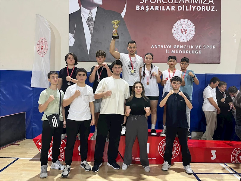 Belediye Kick Boks sporcularından büyük başarı