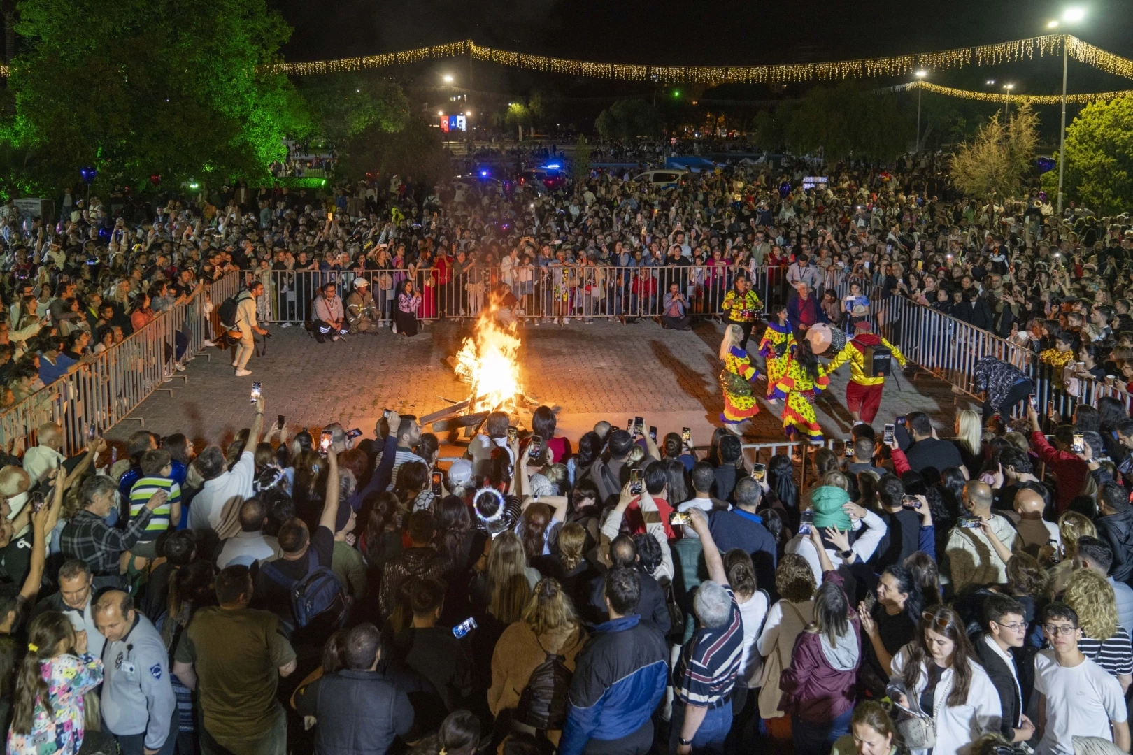 Hıdırellez ateşi İzmir Kültürpark’tan yükseldi