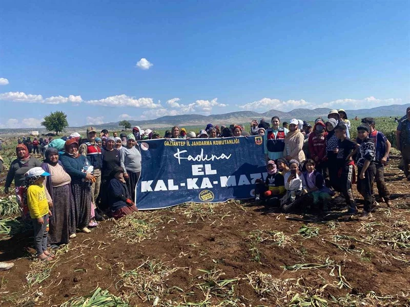 Jandarma Ekipleri Son 5 Ayda 5 Bin 435 Kadına Kadın Acil Destek (KADES) Uygulamasını Yükleyerek Bilgilendirmelerde Bulundu