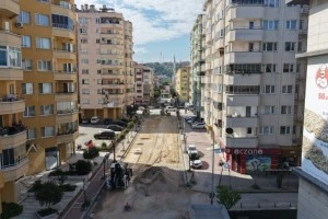 YALOVA BELEDİYESİ PARKE YOL İYİLEŞTİRMELERİNİ SÜRDÜRÜYOR