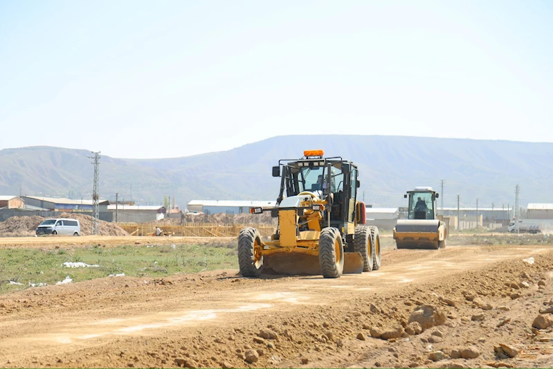 AKSARAY BELEDİYESİ ULAŞIMI KOLAYLAŞTIRMAK İÇİN YENİ YOLLAR AÇIYOR