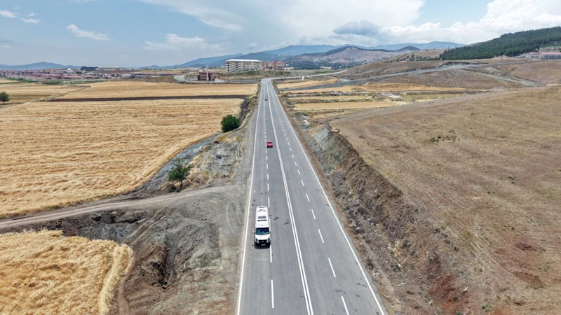 Büyükşehir Türkoğlu’nda Caddeleri Bir Bir Yeniliyor