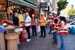 Esnaf ile el ele temizlik seferberliği