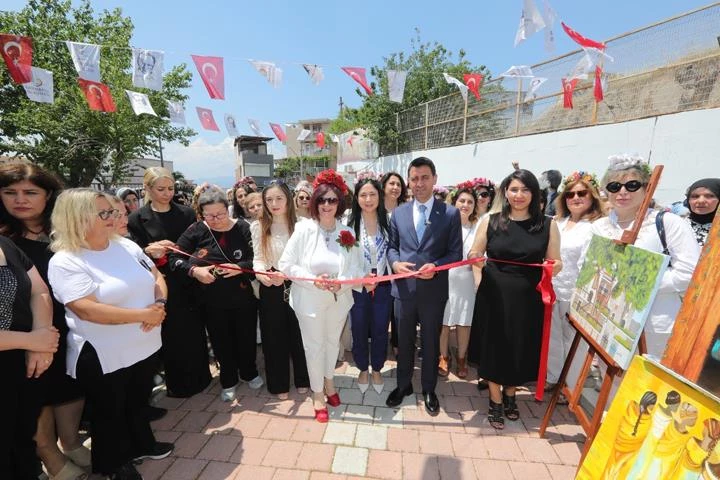 Bayraklı’da üreten kadınlar el sanatlarını sergiledi