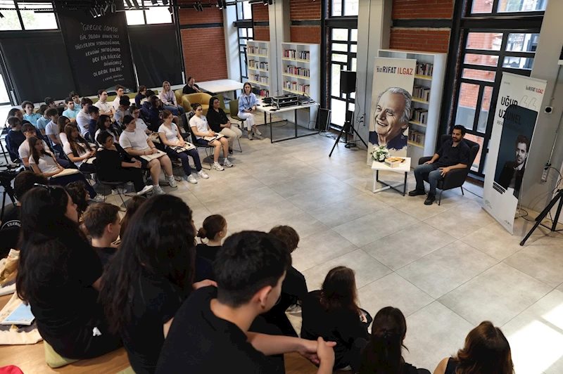 Genç oyuncu, öğrencilere “Hababam Sınıfı”nı okudu