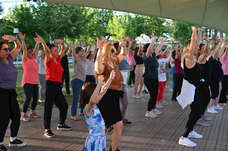 Atatürk Kent Parkı’nda Açık Havada Zumba Coşkusu