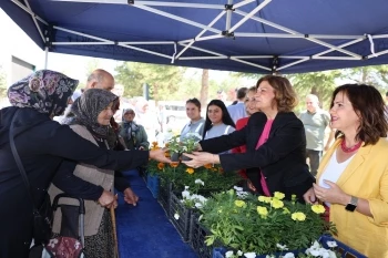 ÇİÇEKLER BAŞKAN ÜNLÜCE’DEN