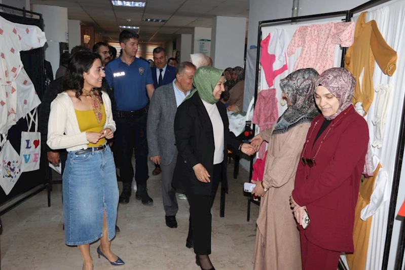 Halk Eğitim Merkezi Yılsonu Sergisi Açıldı