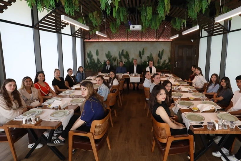 Başkan Taban, stajyerlerle bir araya geldi