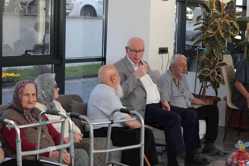 BAŞKAN KAZIM KURT’TAN KOCA ÇINARLARA BAYRAM ZİYARETİ