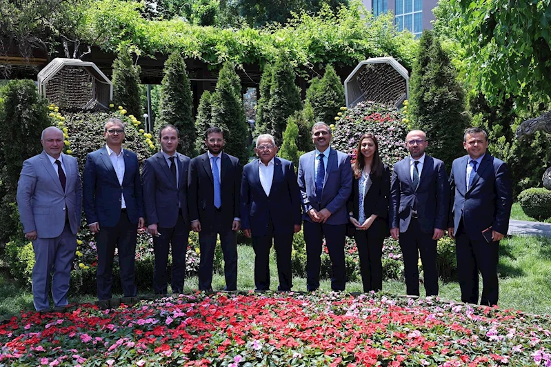 Başkan Büyükkılıç’a Yoğun Ziyaretçi Trafiği