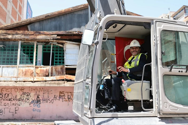 Başkan Çavuşoğlu ilk kepçeyi vurdu