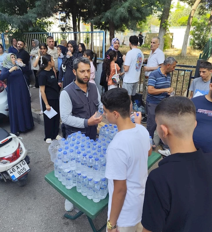 BAŞKAN YILMAZ, SINAVA GİREN ÖĞRENCİLERİ YALNIZ BIRAKMADI