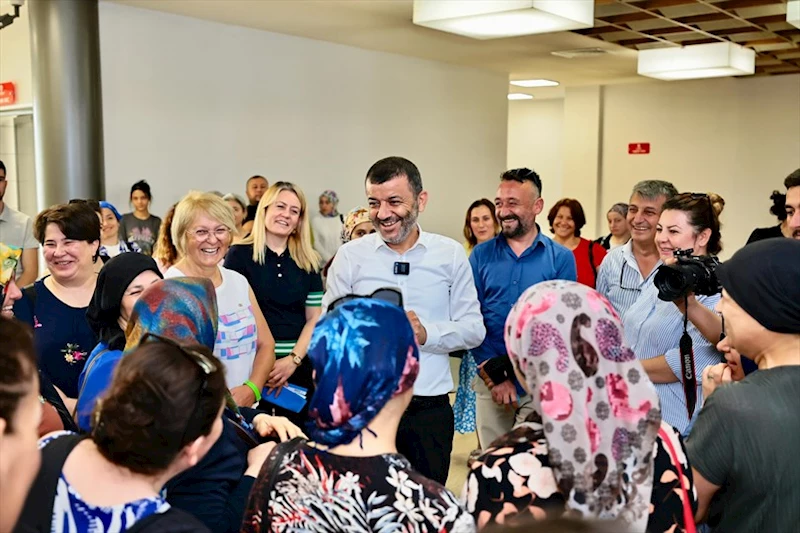 Başkan Çavuşoğlu, “Yüzme Bilmeyen Kalmasın” projesi kapsamındaki kadın kursiyerlerle buluştu