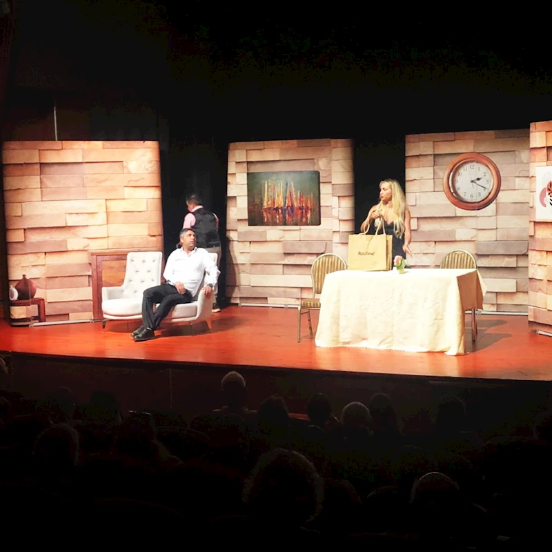 Eyüpsultan’da tiyatroya yoğun ilgi: Sanat dolu akşamlar sürüyor!