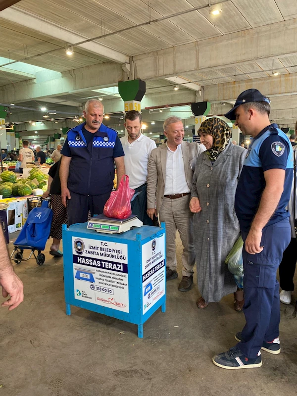İZMİT BELEDİYESİNDEN PAZAR YERLERİNDE HASSAS TERAZİ DENETİMİ