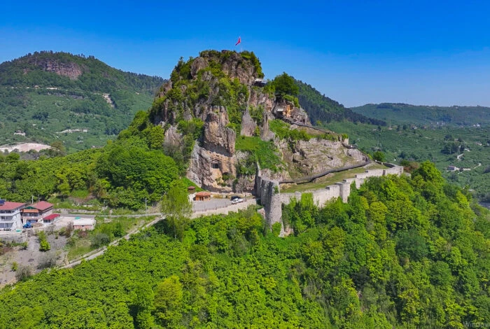 ÜNYE KALESİ 14 GÜNDE 35 BİN TURİST AĞIRLADI