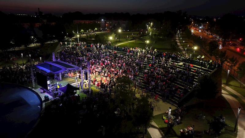 Sakarya’da yaz konseri rüzgârı başladı: Fatma Baba sahnesiyle coşku zirveye çıktı