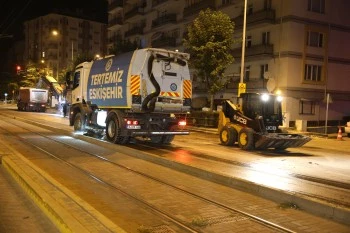 ŞEHİR UYURKEN YOLLAR YENİLENİYOR