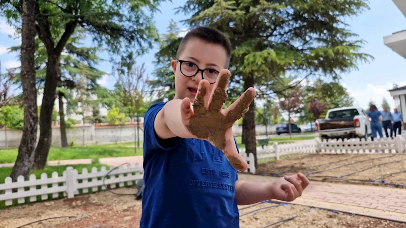 ÖZEL ÇOCUKLAR FİDELERİ TOPRAKLA BULUŞTURDU