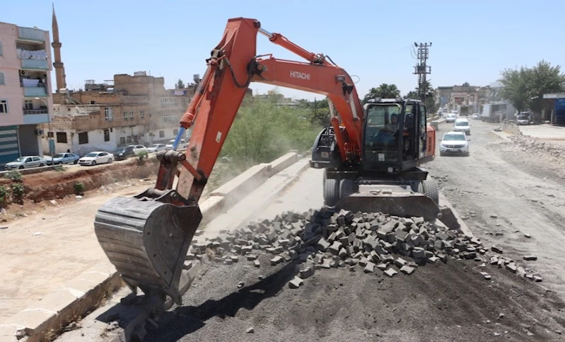 HACI KAMİL KONAĞI İLE BEYKAPISI ARASINDAKİ YOL YENİLENİYOR