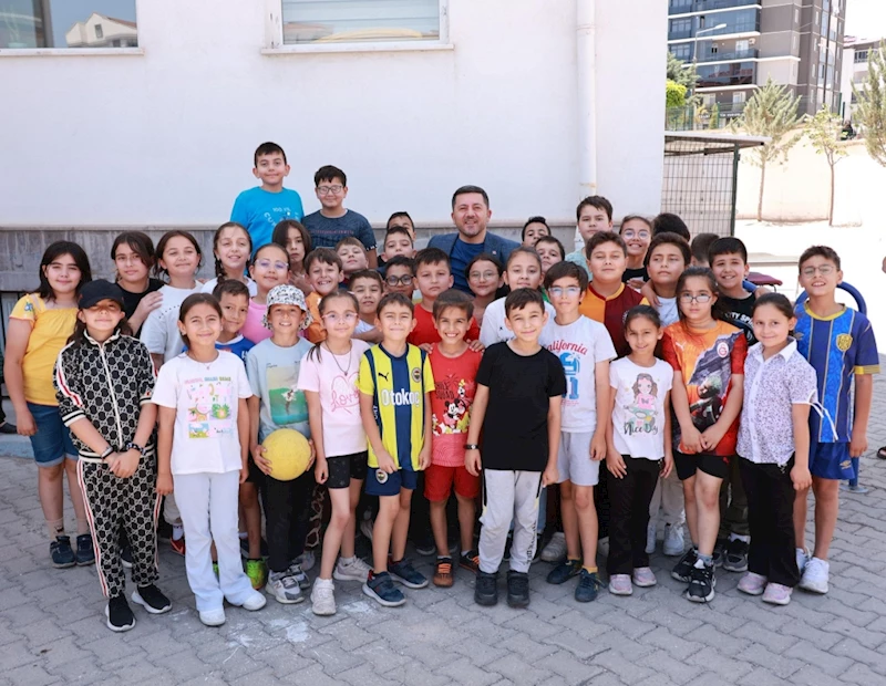 Başkan Arı’dan 1. Sınıf Öğrencilerine Karne Hediyesi